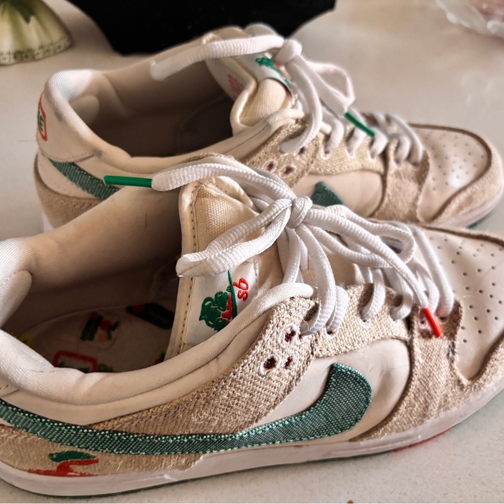 Nike Kids Shoes - White and Green sb nike jarritos